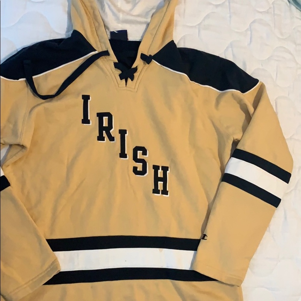 Notes Dame sweatshirt